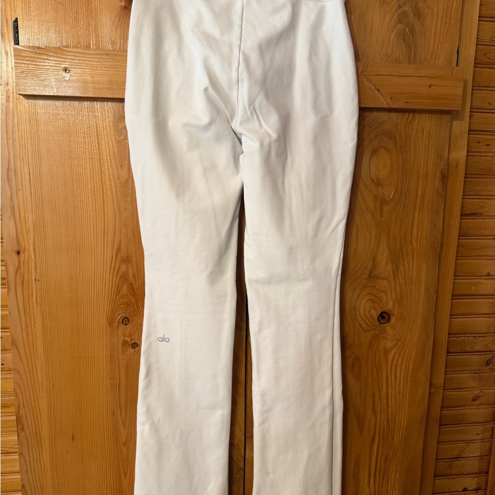 ALO Yoga women’s Classic White Joggers